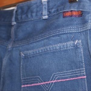 Large and flare legs high. Waist jeans